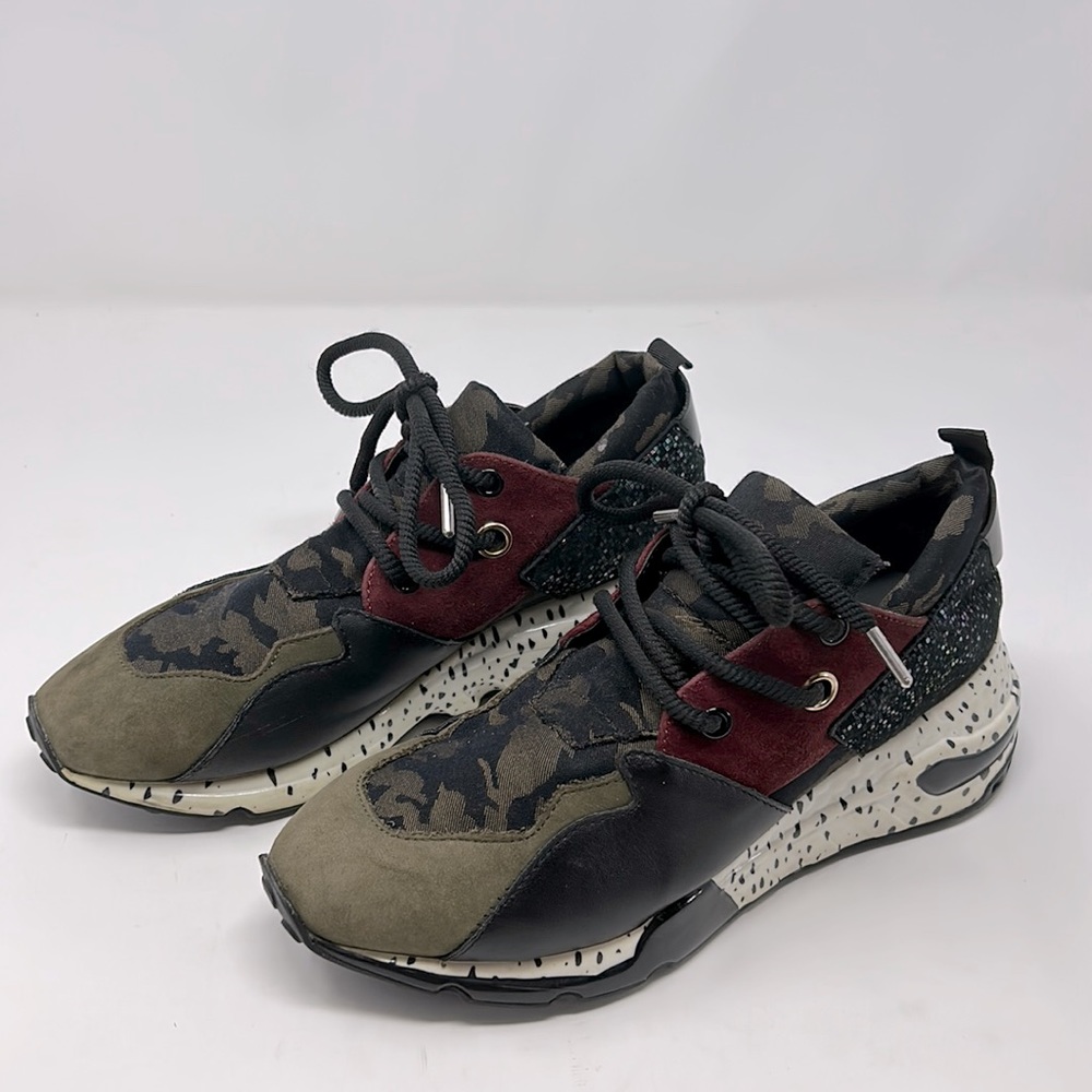 Steve Madden Green Camouflage Burgundy White Black Wedge Sneakers Size 8.5